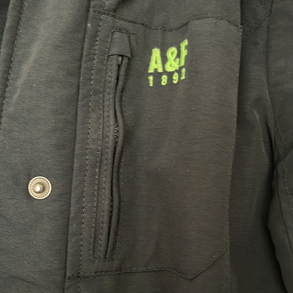 ABERCROBIE. Size L. Color navey. Inside green - Picture 13 of 13